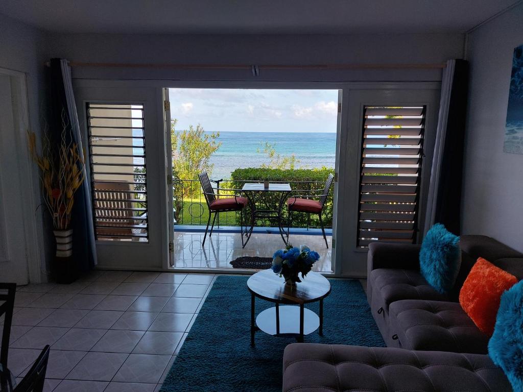 Contemporary Ocean view 2bed Carib Ocho Rios Condo photo 4