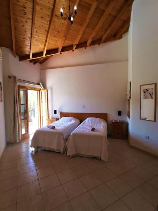 Unique Stonehouse Traditional Villa in Ayia Anna photo 2