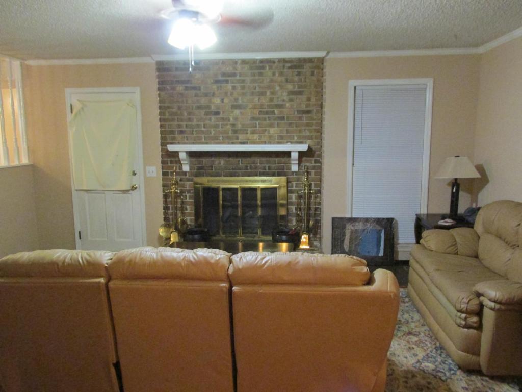 Cayce Charm Minutes to Downtown Columbia photo 2