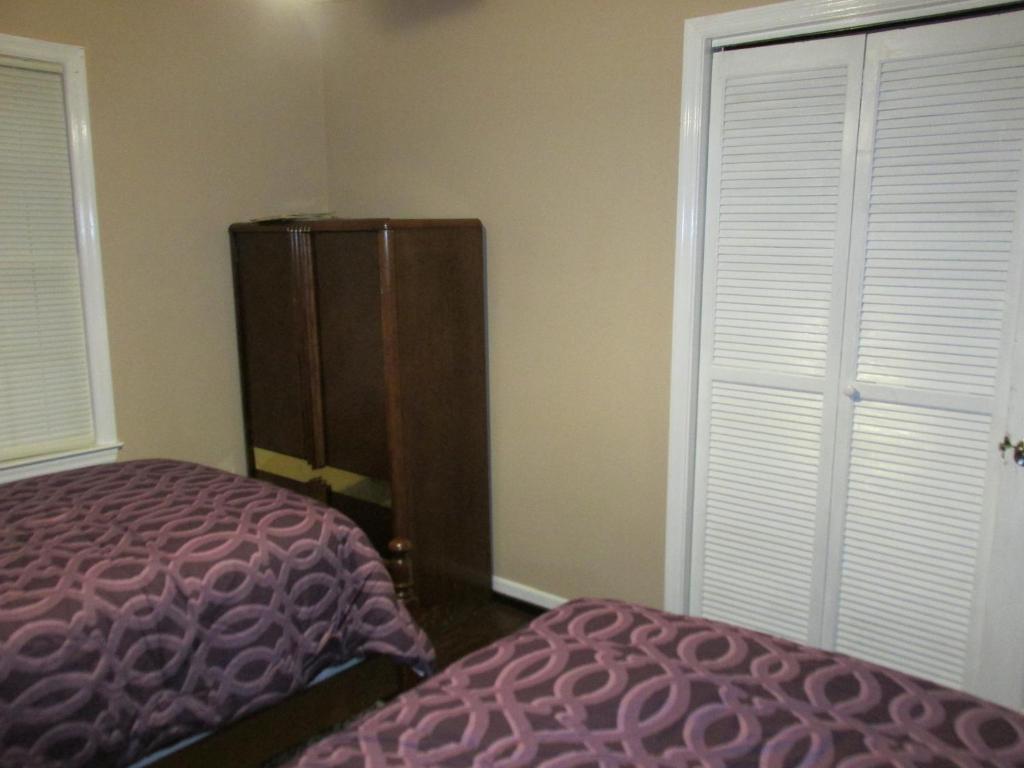 Cayce Charm Minutes to Downtown Columbia photo 4