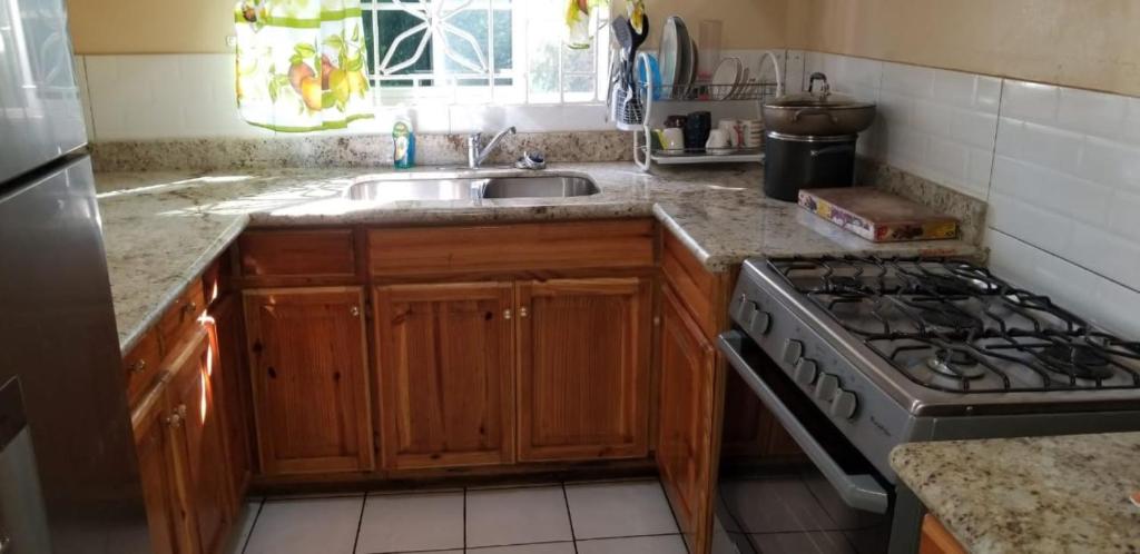 Chaudhry Holiday House Montego Bay photo 4