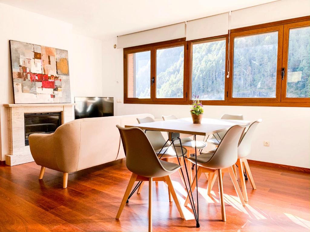 {
  "en-gb": "Barthe Holidays I Apartamento moderno 5PAX en Arinsal I Ideal para familias, Parking I Coma Pedrosa"
}