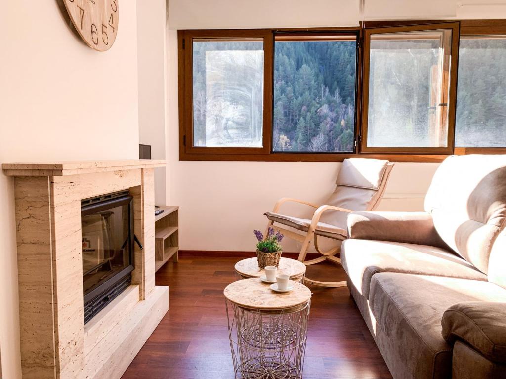{
  "en-gb": "Barthe Holidays I Apartamento moderno 5PAX en Arinsal I Ideal para familias, Parking I Coma Pedrosa"
} photo 2