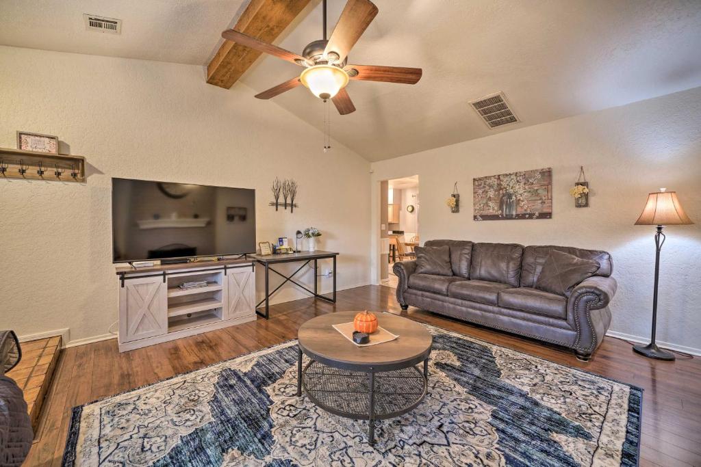 Home with Screened Porch about 10 Miles to Dtwn OKC! photo 3