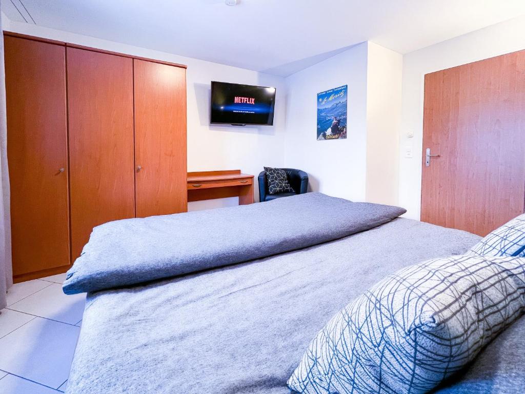 swissme - 100qm - Balkon - 2 Bäder - Parkplatz - Fußbodenheizung photo 4
