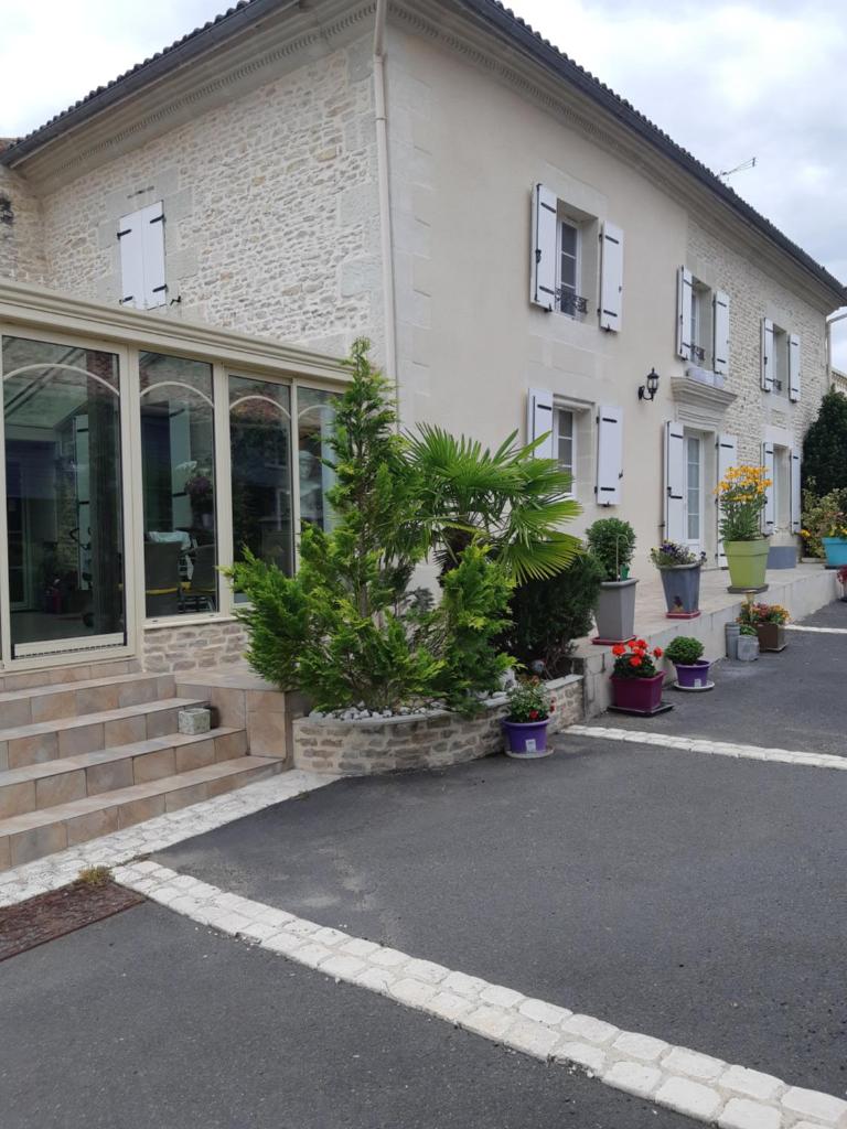 LES ORCHIDEES Ch Hôtes B&B 14 personnes Jaunay-Clan photo 2