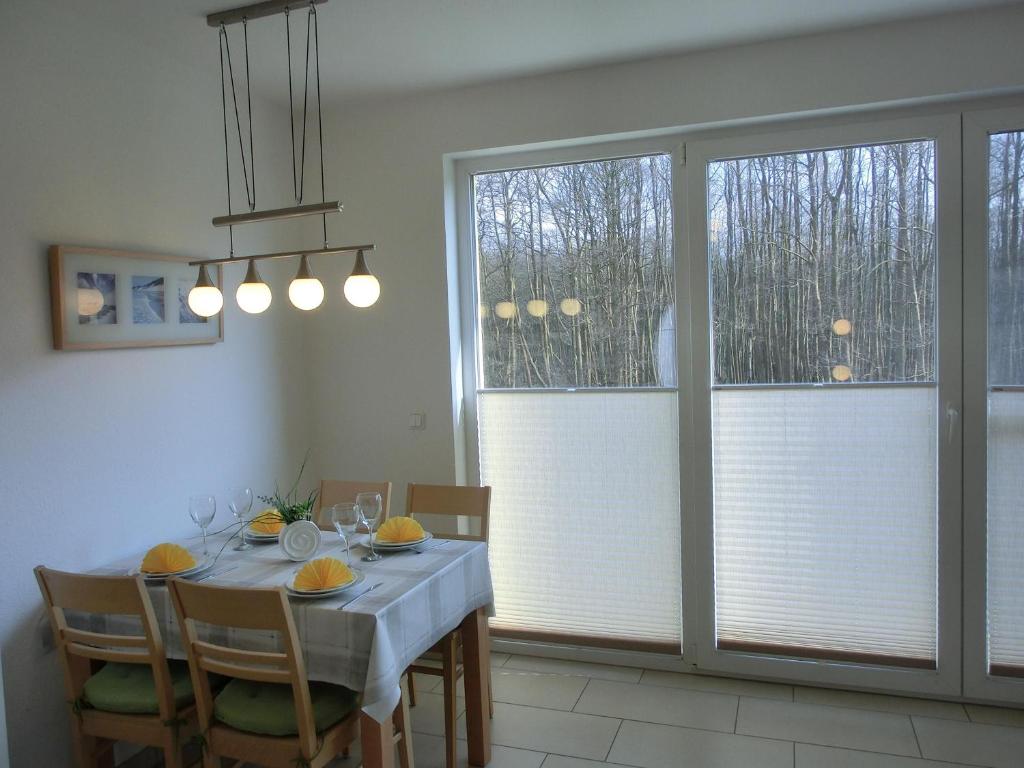 Ferienwohnung KWi 49 OG - Tap to explore photos