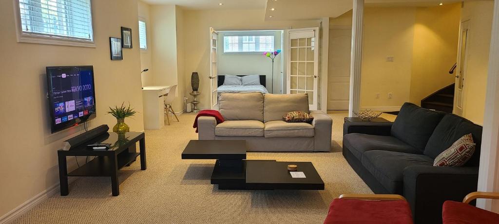2 bdrm, kitchen, laundry, weeklymonthly discount photo 2
