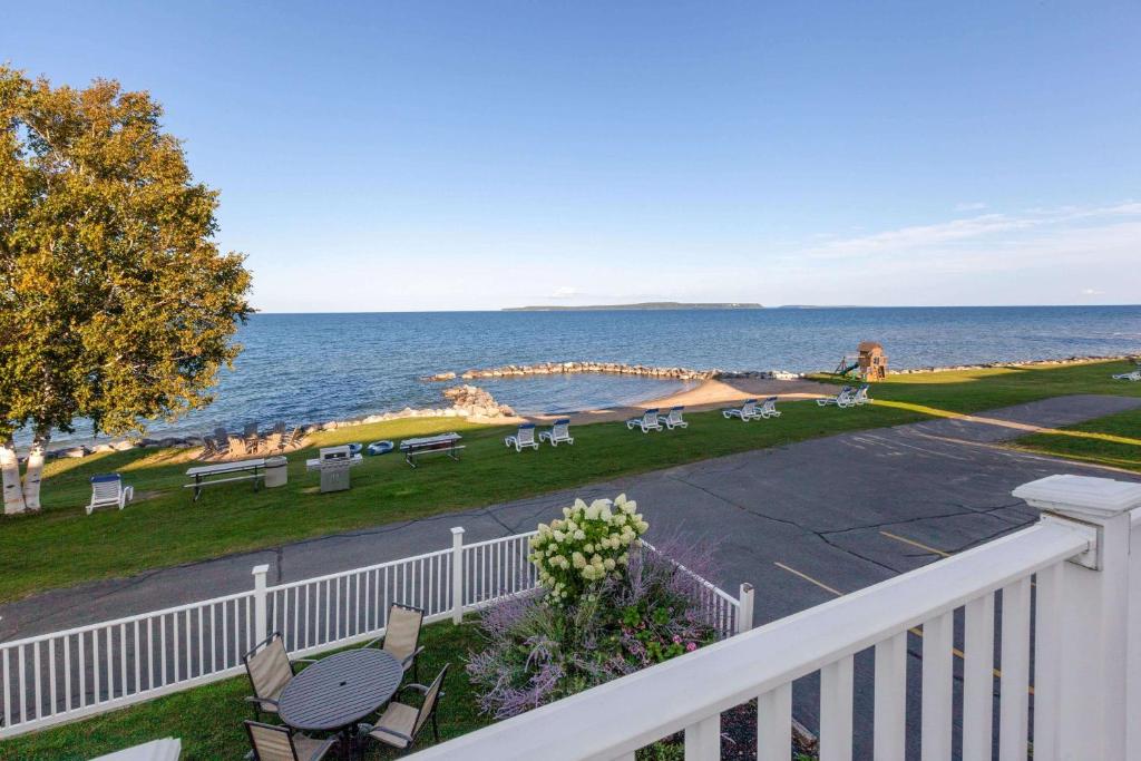 Baymont by Wyndham St. Ignace Lakefront image