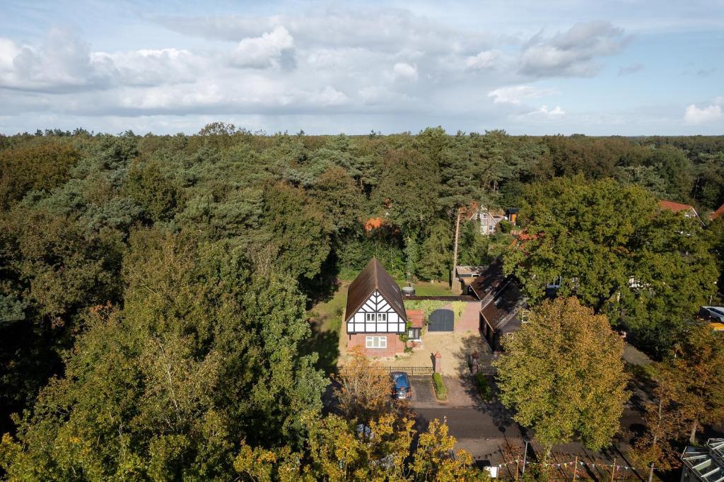 Beautiful English Villa with hottub photo 3