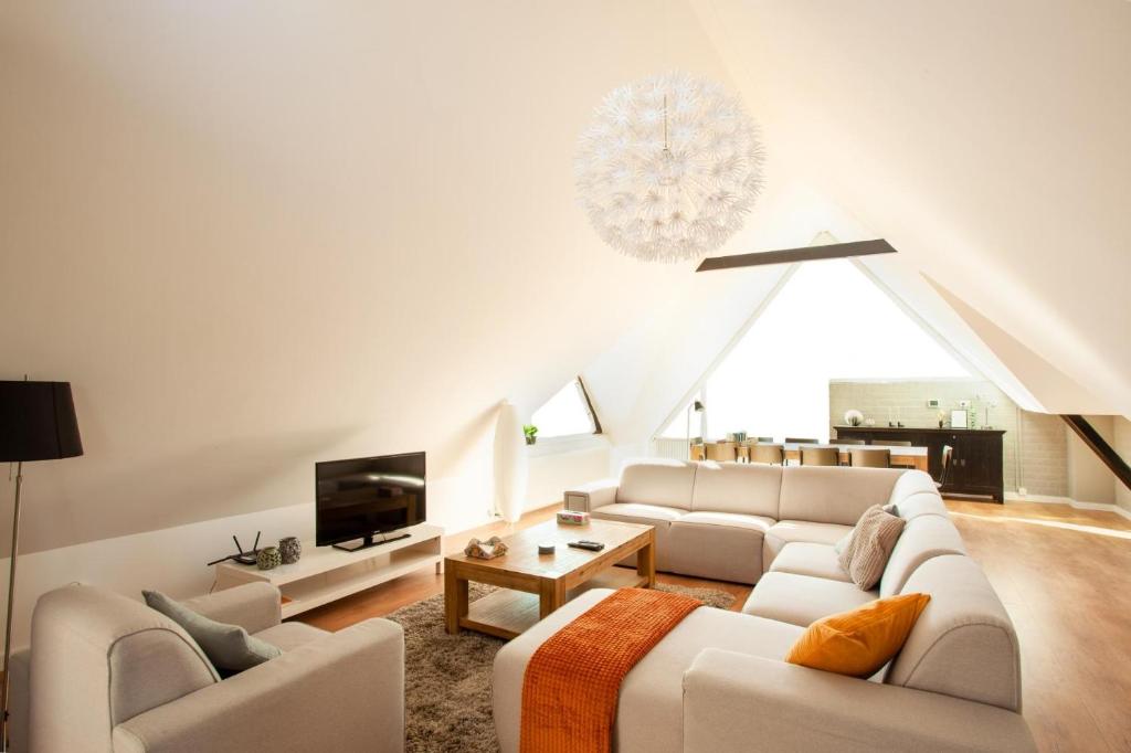 Family villa near the IJsselmeer and forrest with 5 bathrooms photo 4