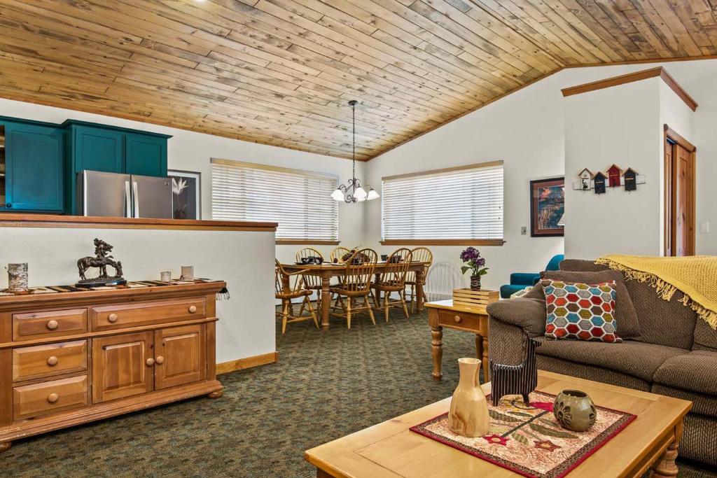 Box Canyon Lodge and Hot Springs photo 3