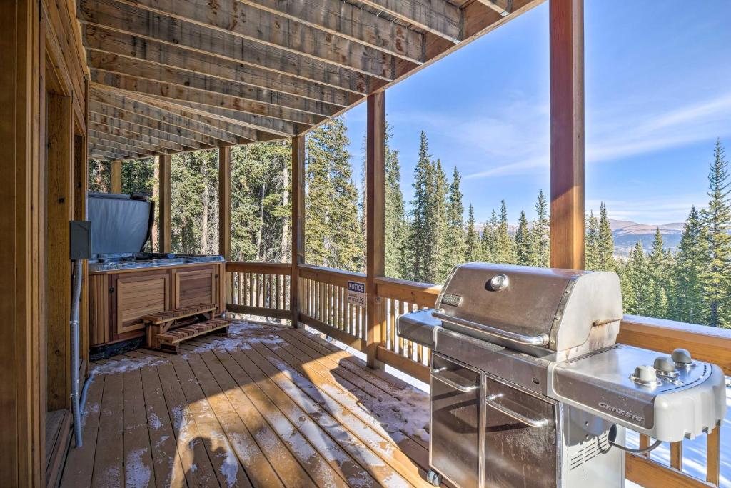 Cabin Hot Tub with Mtn Views, 23 Miles to Breck! photo 1