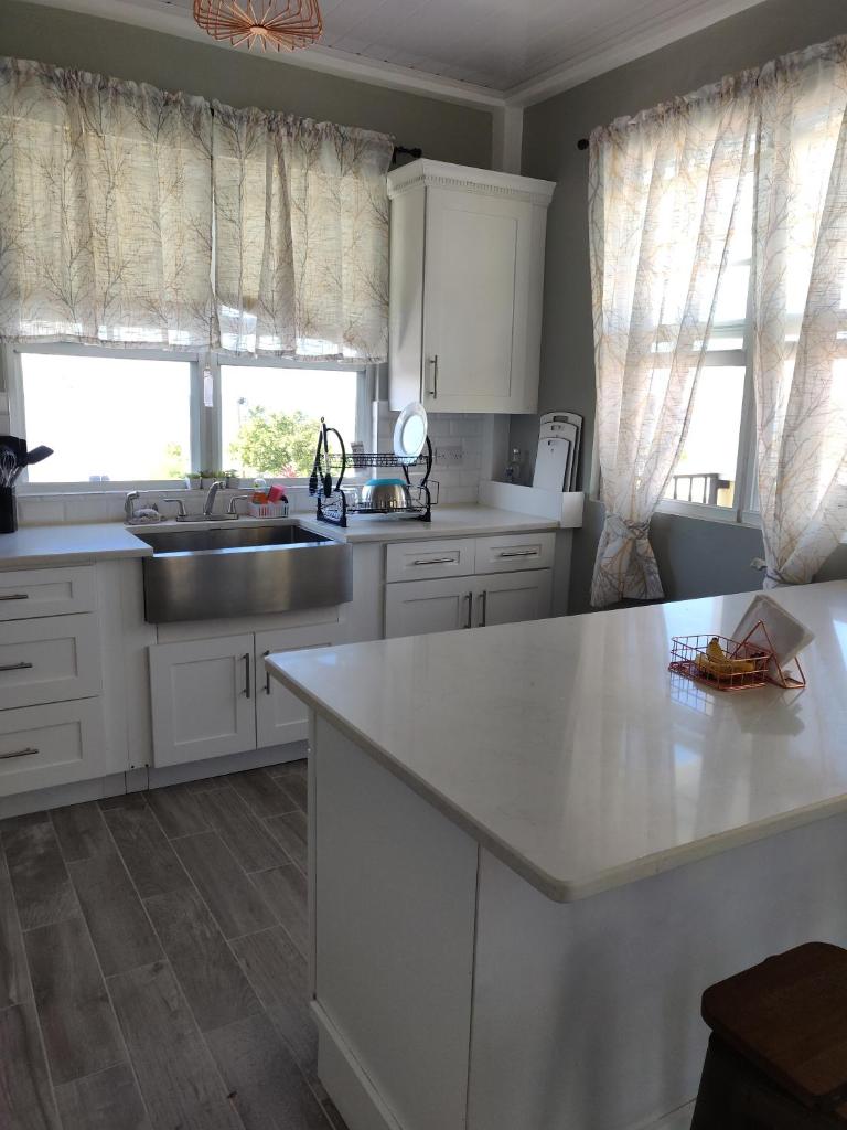 Yvonna House photo 2