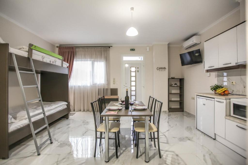 Del Sol #2 Meteora Luxurious Family Suites photo 3