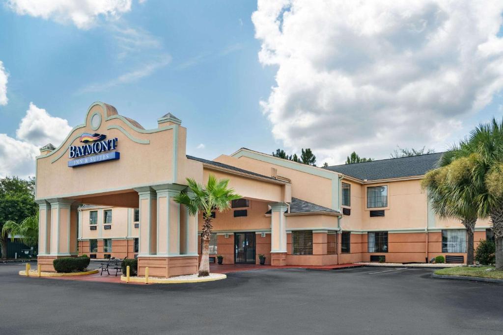 Baymont by Wyndham Hinesville Fort Stewart Area image