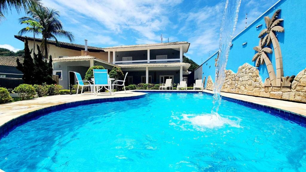 Piscina Aquecida, Varanda Gourmet, 5 suítes, Bilhar, Pebolim, 100mts mar