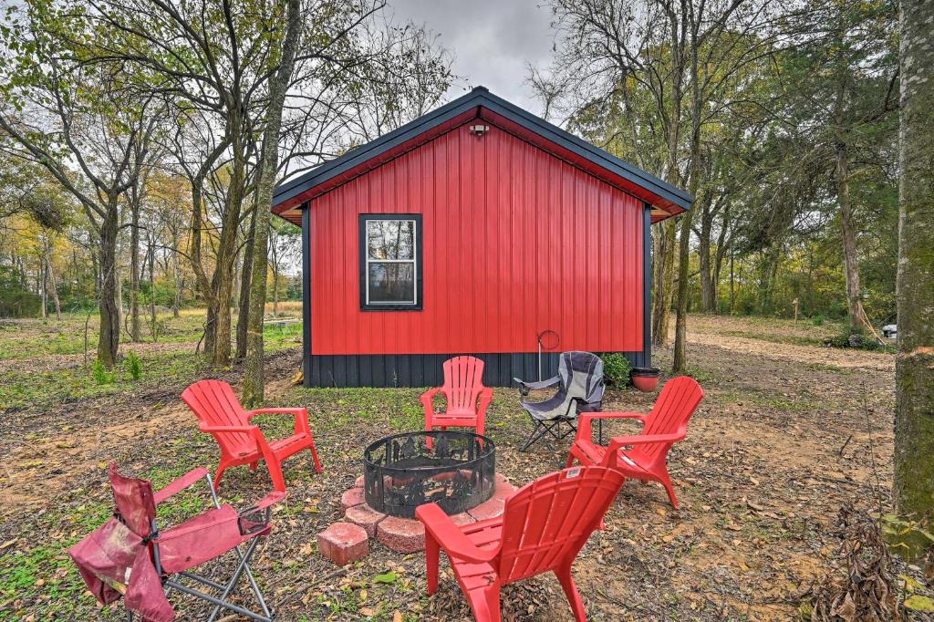 Cozy Broken Bow Cabin, Walk to the Lukfata Creek! photo 1
