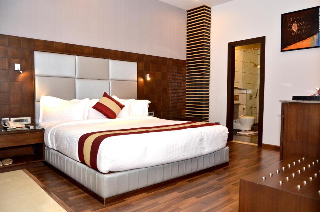 Двухместный (Клубный двухместный номер с 1 кроватью), Hotel Sawera Grand