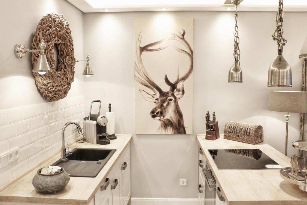 HOME Suites Apartment 5 photo 3