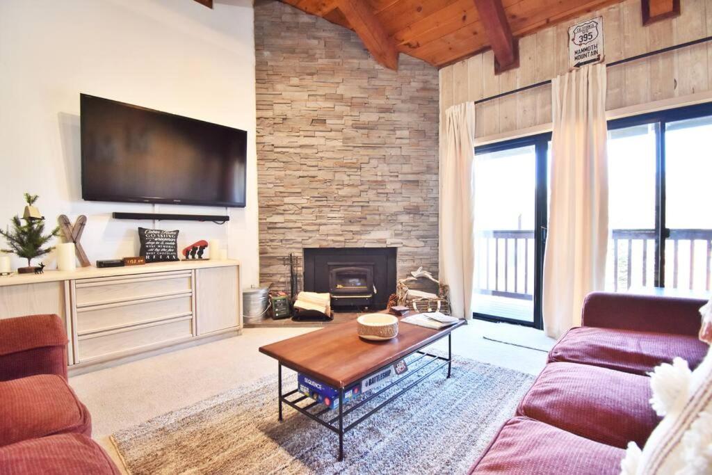COZY Condo at Canyon Lodge! Sleeps 8, a walk to Canyon Lodge photo 4