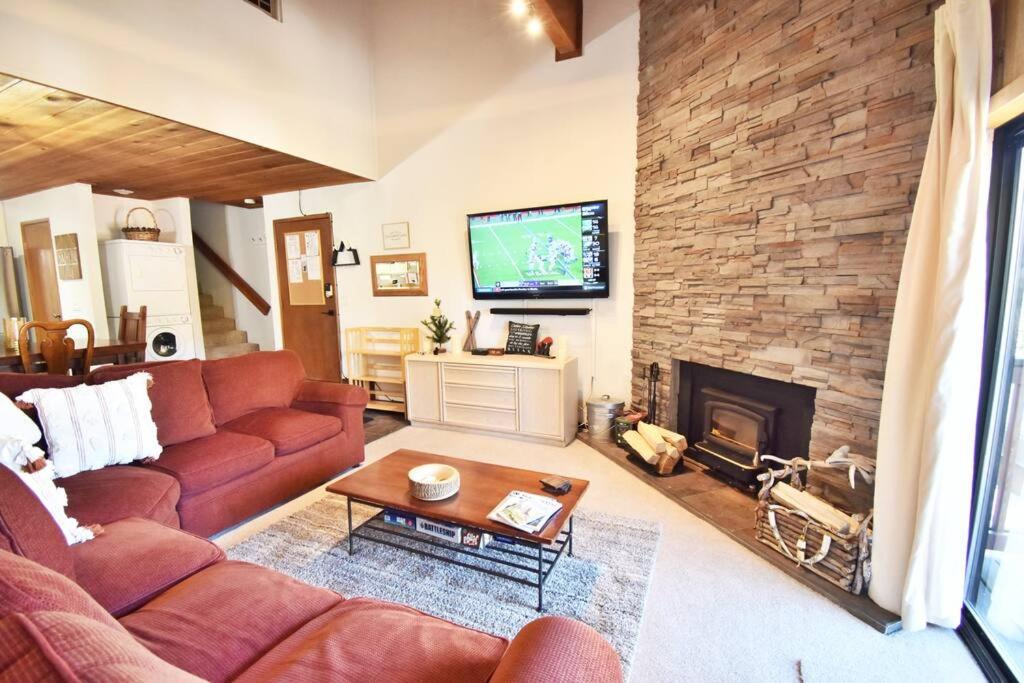 COZY Condo at Canyon Lodge! Sleeps 8, a walk to Canyon Lodge photo 2
