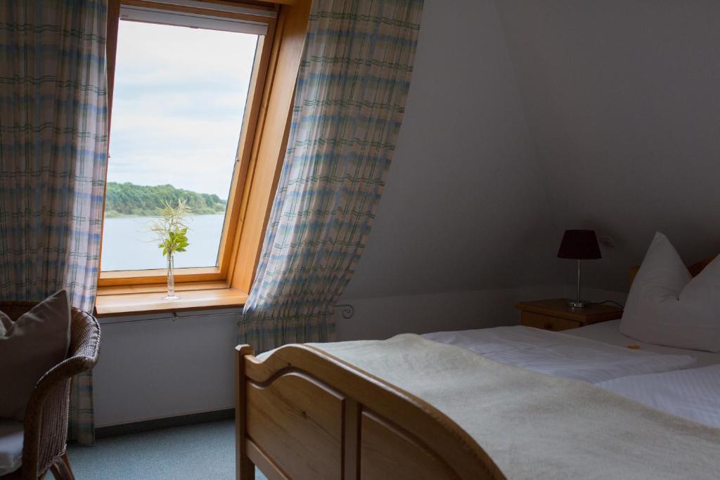 Трехместный (Трехместный номер с видом на озеро), Hotel Am Fleesensee