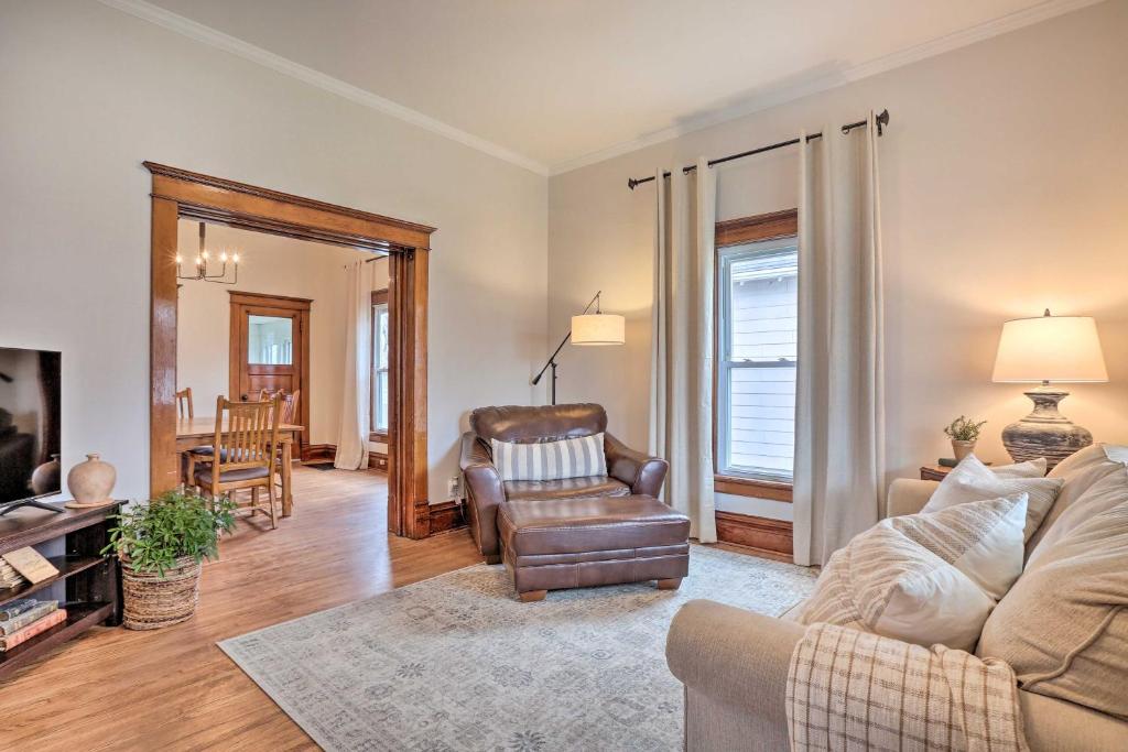 Charming Home with Porch Near Wartburg College!