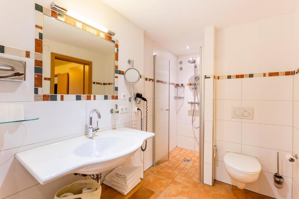 Hotel Engel - Familotel Hochschwarzwald photo 1