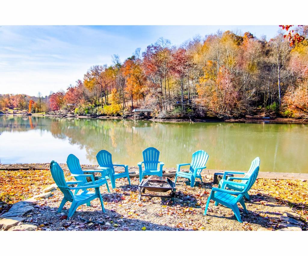 Classic Lake House Lakefront with Fire Pit and Dock image