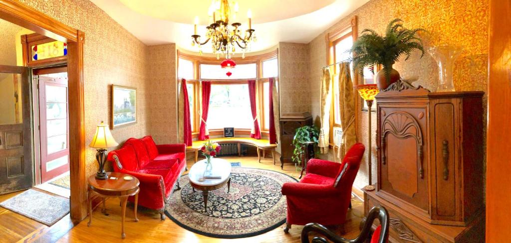 Moulin Rouge House Bed and Breakfast photo 1