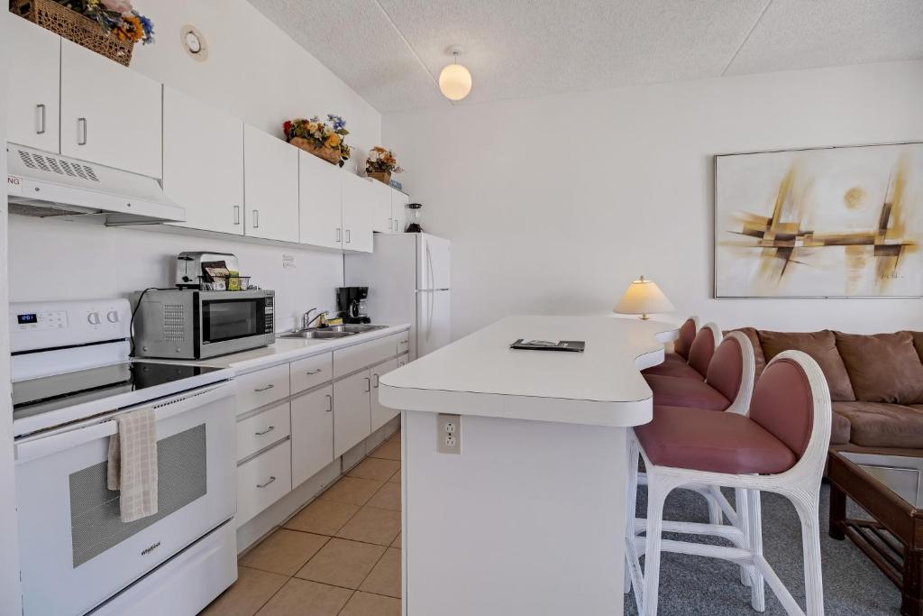 Апартаменты (Номер Делюкс с 2 кроватями размера «queen-size»), Sea View Condos at the Waikiki Banyan - Free Parking!