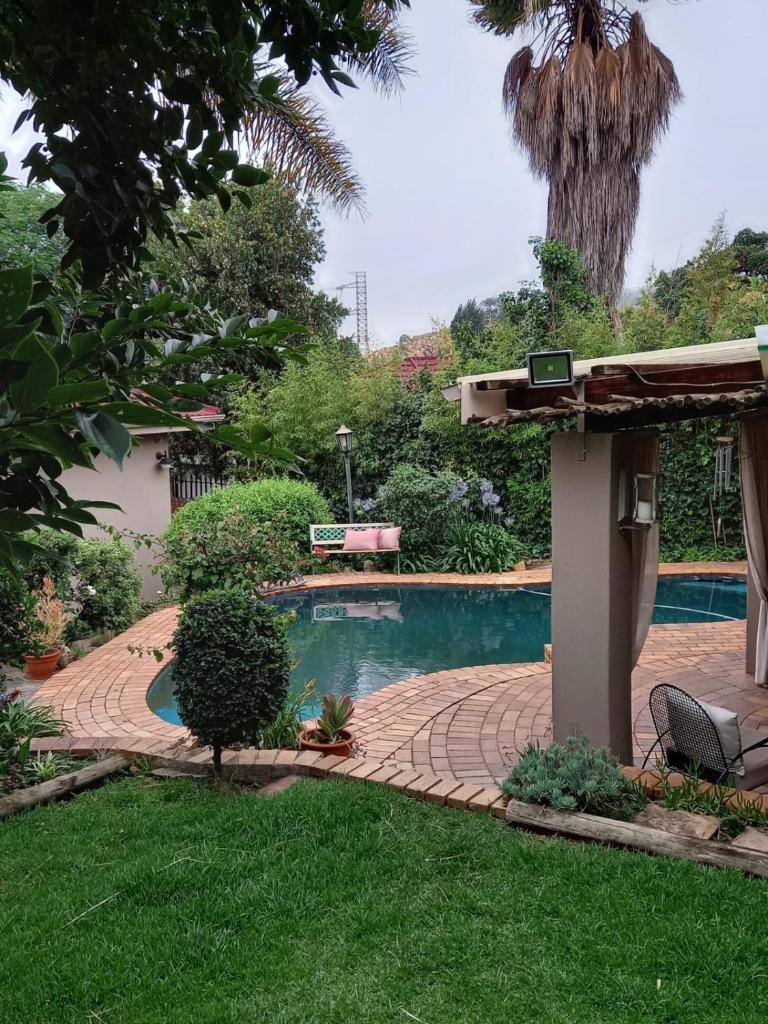 Stunning BnB in Gorgeous Garden Setting photo 3