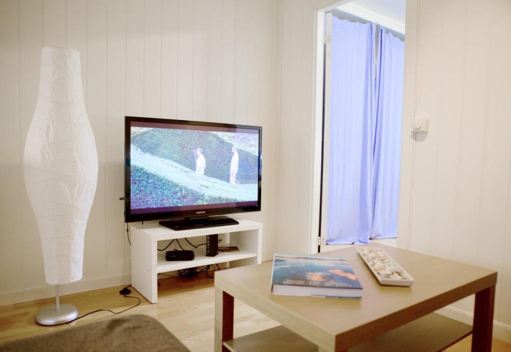 Modern apartment photo 3