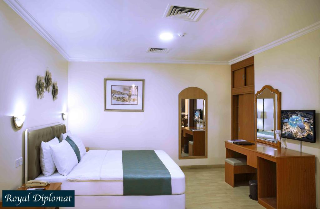 Двухместный (Улучшенный двухместный номер с 1 кроватью), Al Seef Hotel