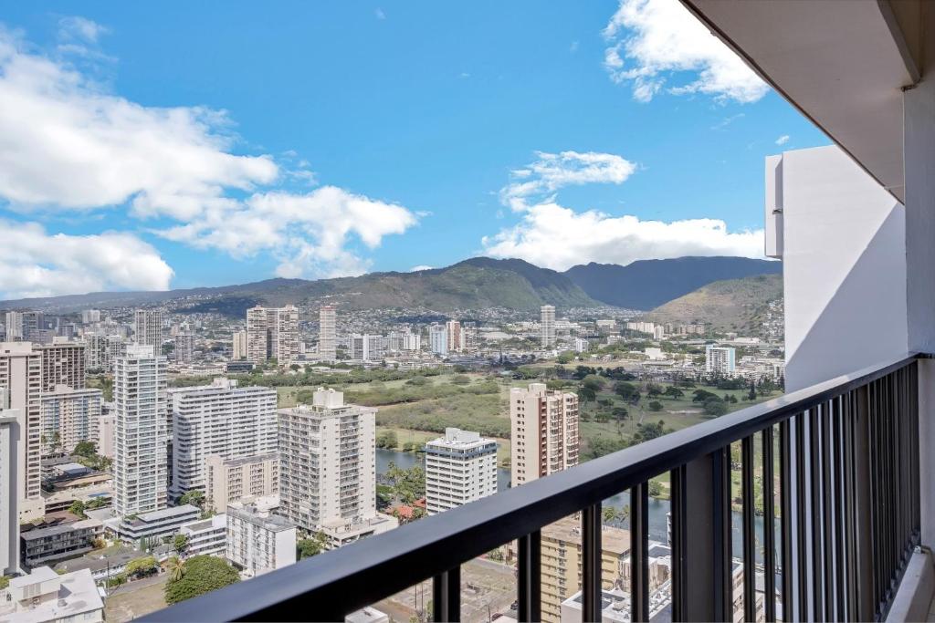 Апартаменты (Номер Делюкс с 2 кроватями размера «queen-size»), Sea View Condos at the Waikiki Banyan - Free Parking!