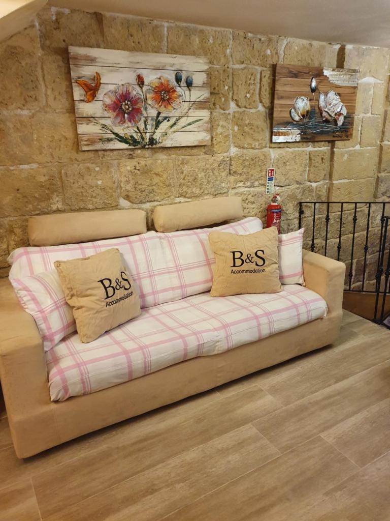 B&S Accommodation Renovated 18 Century House of Character in Ghaxaq photo 2