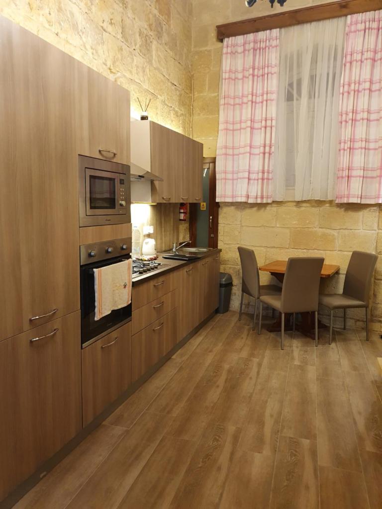 B&S Accommodation Renovated 18 Century House of Character in Ghaxaq photo 3