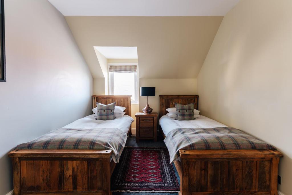 Luxury Inverness central apartment private parking - Tap to explore photos