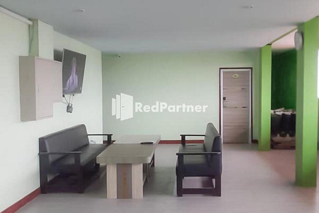Guest House Anak Raja Pangkalan Bun Syariah Mitra RedDoorz photo 3