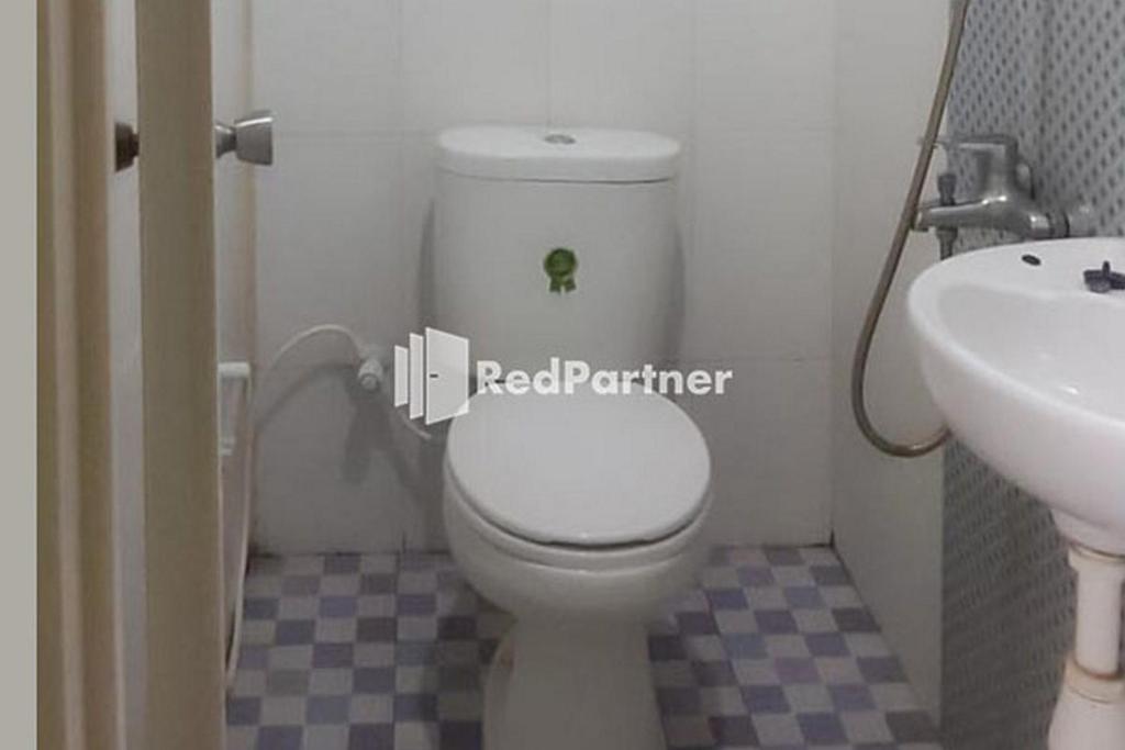 Guest House Anak Raja Pangkalan Bun Syariah Mitra RedDoorz photo 4