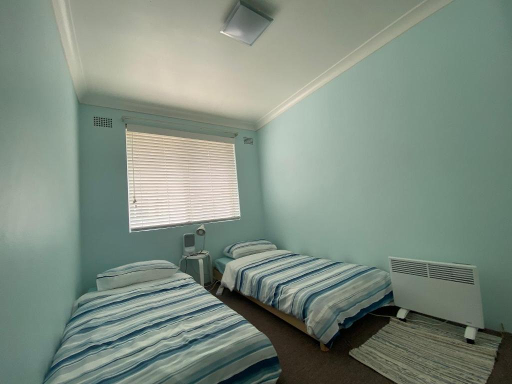 Digby's Place - waterfront apartment - Tap to explore photos
