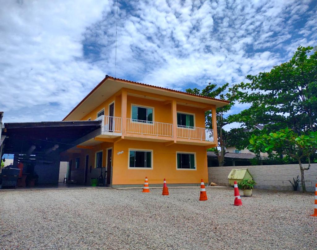 Amplo Apartamento na Pinheira