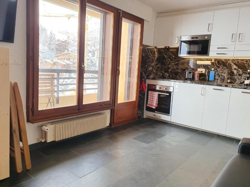 Premium Jacuzzi Central Verbier Studio, High Floor photo 4