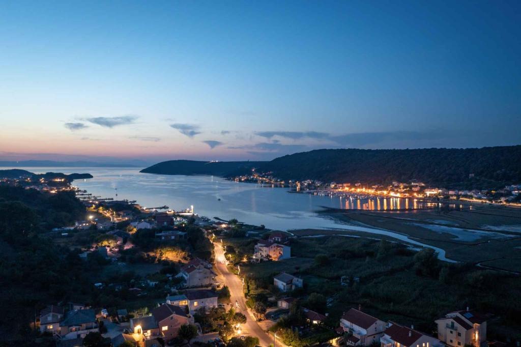 Holiday home in Supetarska Draga 33081 photo 1