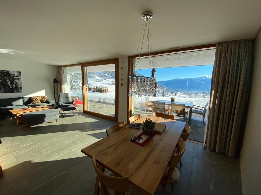 Casa Admisa, spektakuläre Aussicht, Ski in and out, hochwertige Einrichtung, Valserstein und Eiche photo 4