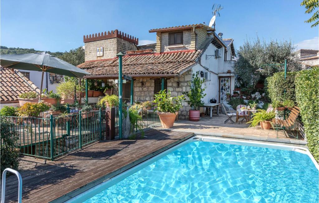 Stunning Home In Alvignano With Wifi, 6 Bedrooms And Outdoor Swimming Pool