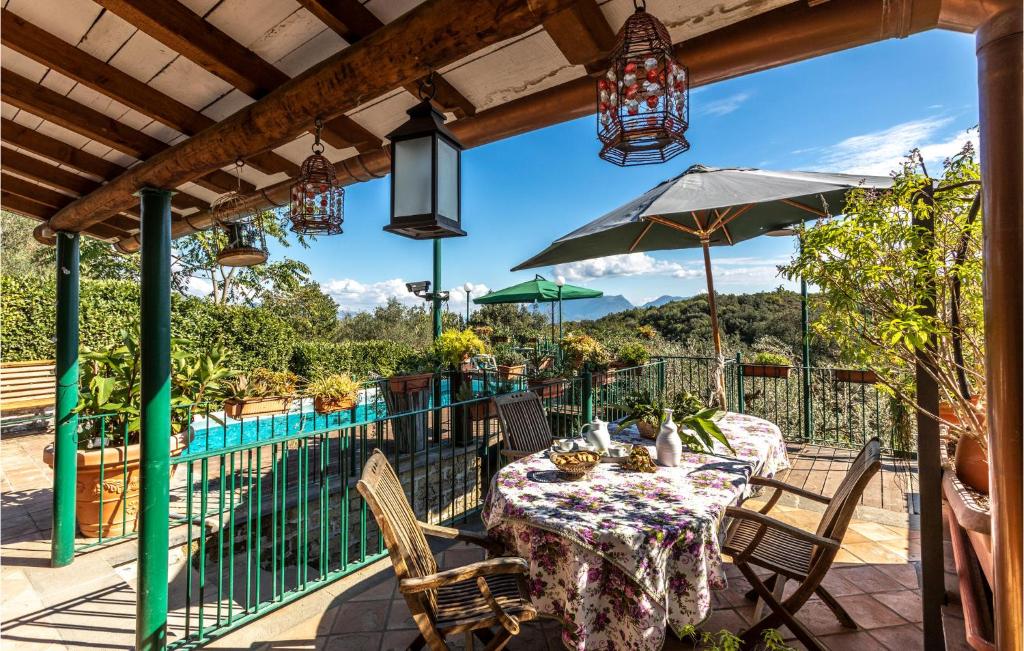 Stunning Home In Alvignano With Wifi, 6 Bedrooms And Outdoor Swimming Pool photo 2