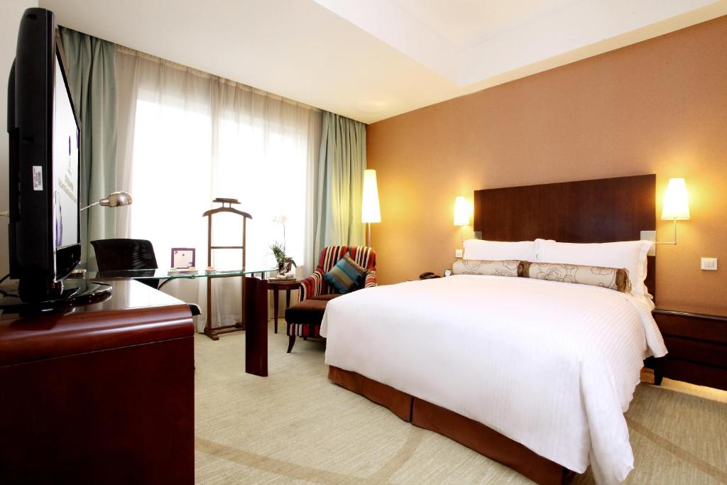 Двухместный (Улучшенный двухместный номер с 1 кроватью), Grand Mercure Beijing Central