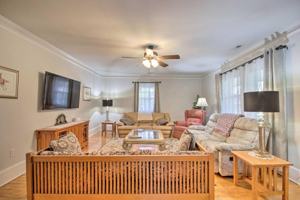 Traditional Southern House with Front Porch! photo 1
